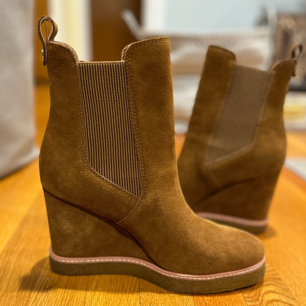 Steve Madden Mooris Wedge bootie in camel brown